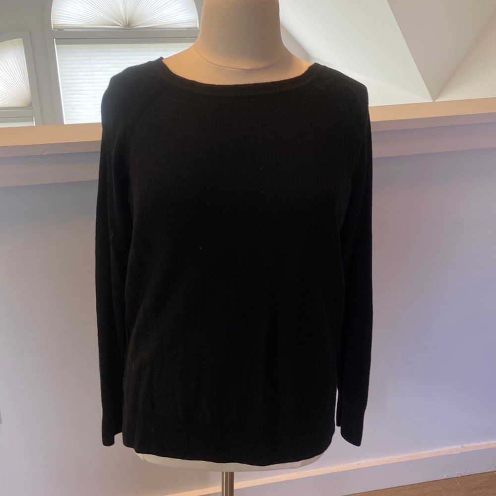 Gap black sweater